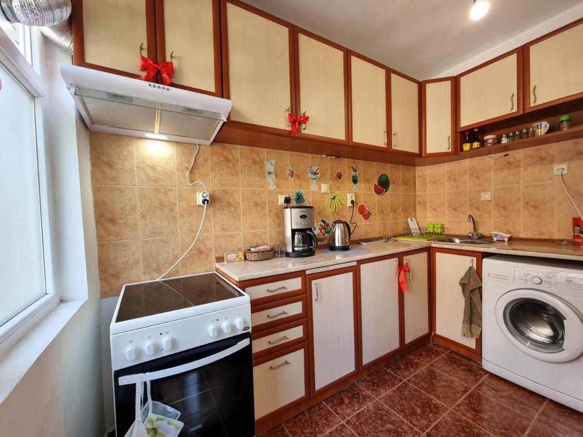 بورغاس Reni'S Apartment-With Private Parking In Center المظهر الخارجي الصورة